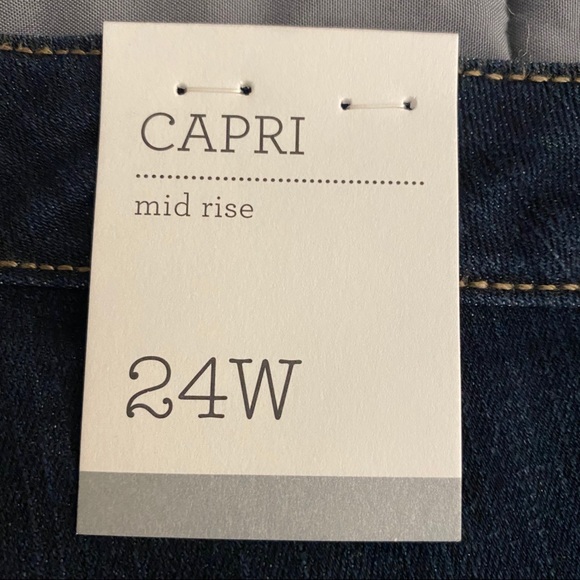 Style & Co Denim Blue Plus Mid-Rise Capri Pants 24W - Picture 8 of 11